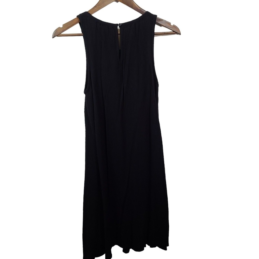 Carolina Belle Black Textured Sleeveless Shift Dress - Picture 2 of 6